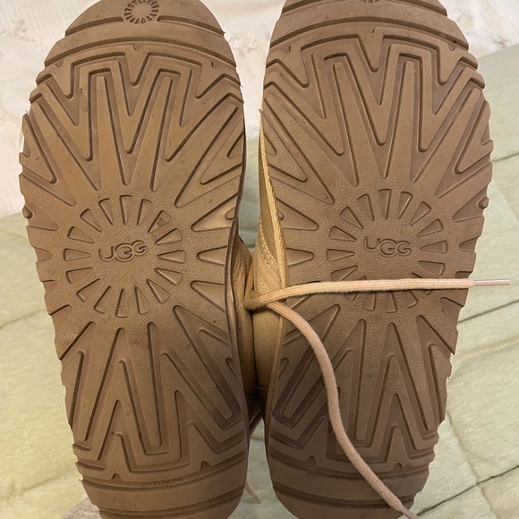 Lace Up UGG Boots size 8 - Picture 3 of 4